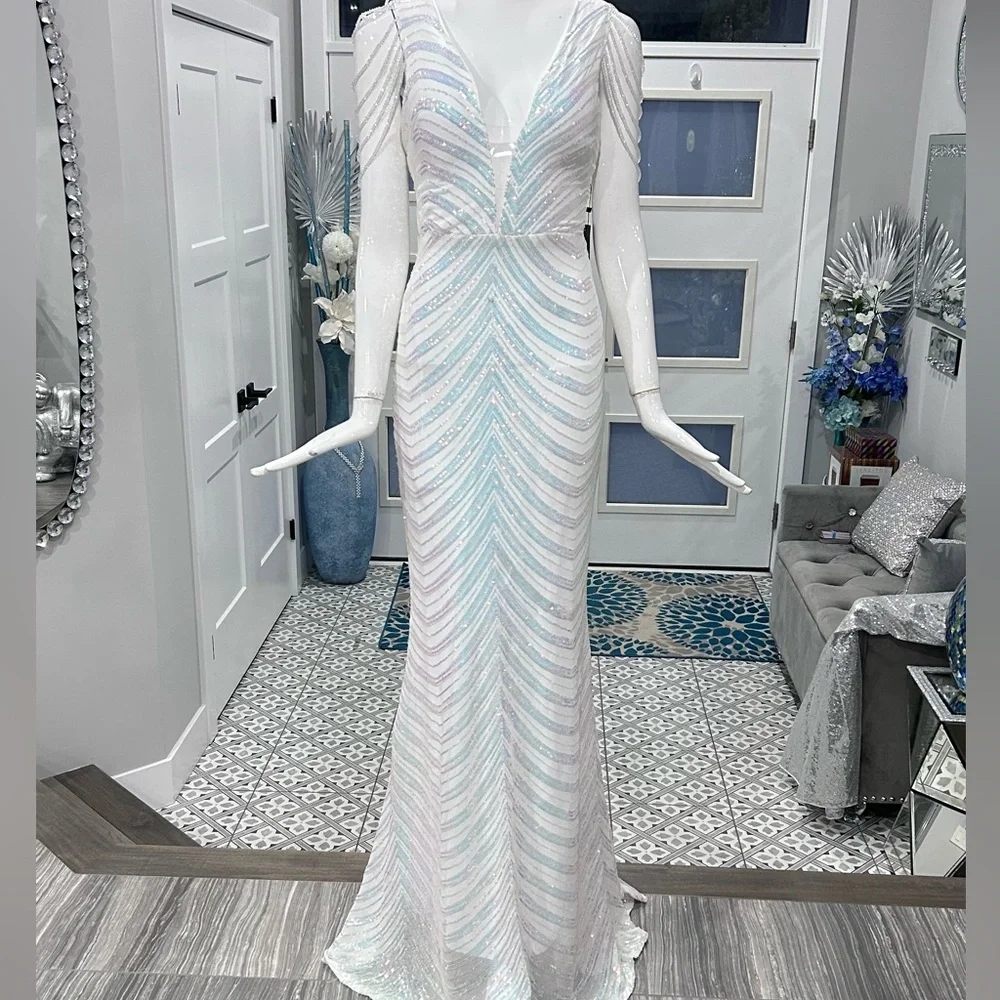 New 🌐 Iridescent White Sequin Dress with Beaded Shoulders. - Picture 4 of 16